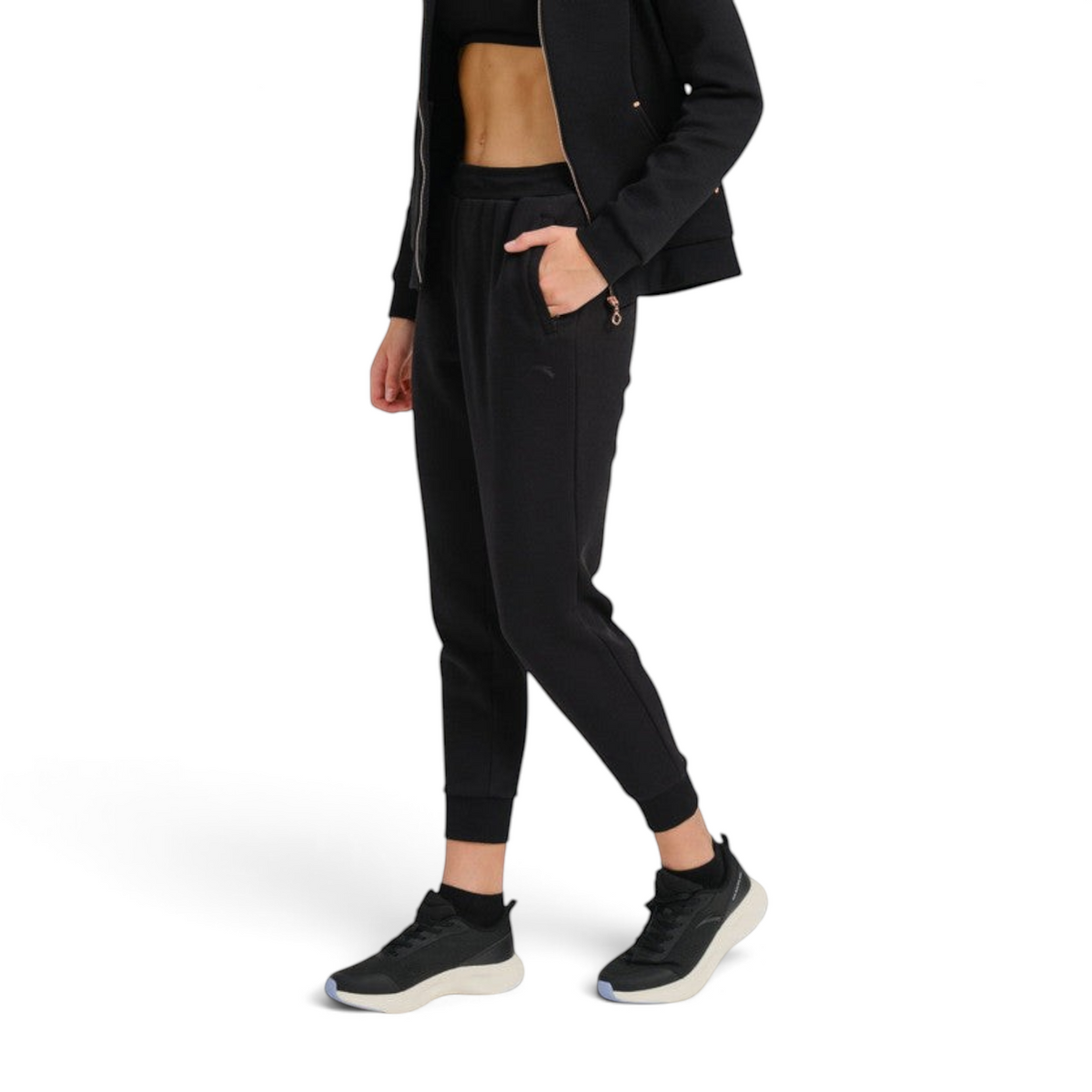 FRG ANTA A-Sports black knit ankle pants on a model, featuring a comfortable fit for training and casual wear.