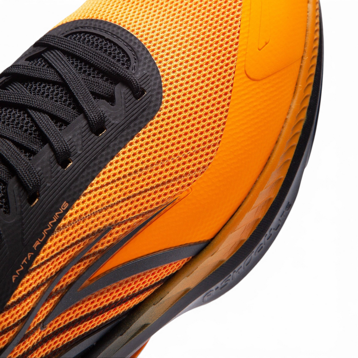 RUNNING SHOES